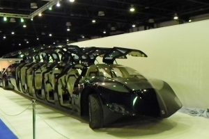 Riesenauto als Luxusbus